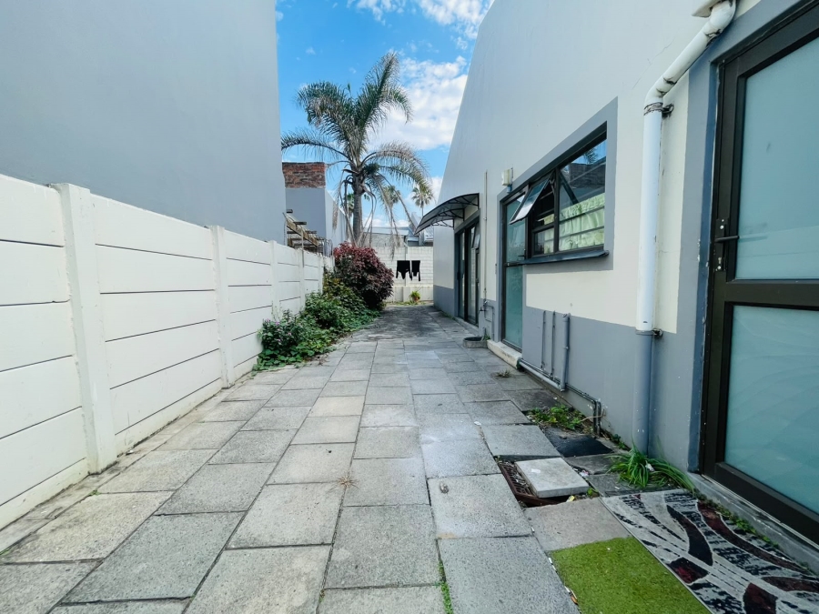 6 Bedroom Property for Sale in Quigney Eastern Cape
